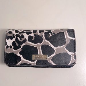 Henri Bendel Wallet - gently used